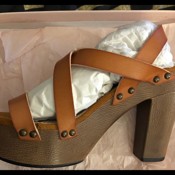 Platform Sandals - Picture 1 of 5